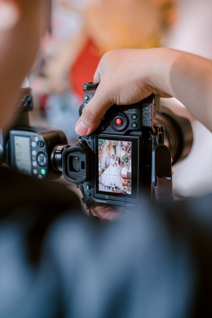 How to Choose the Right Wedding Photographer